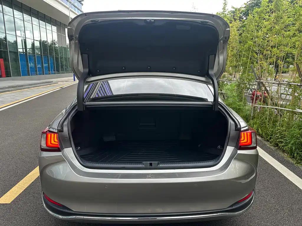 Lexus ES — миниатюра 16