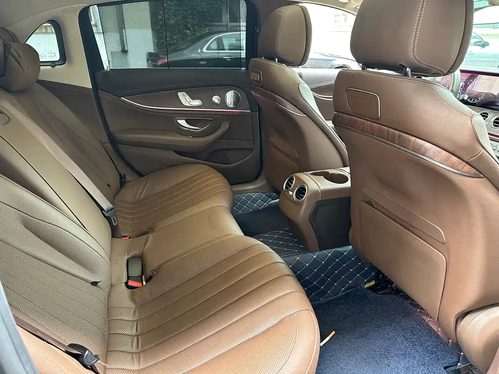 Mercedes-Benz E-Class — миниатюра 12