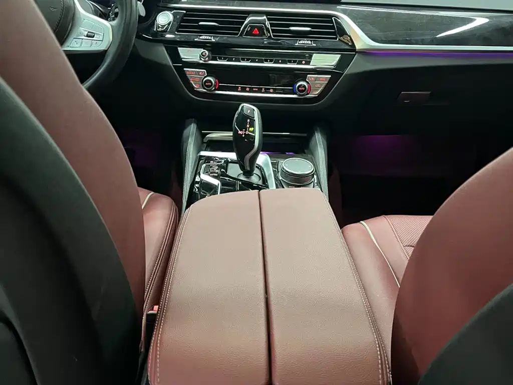BMW 5 Series — миниатюра 11