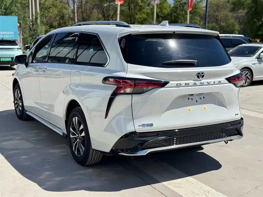 Toyota Granvia 2026 2.5L Luxury