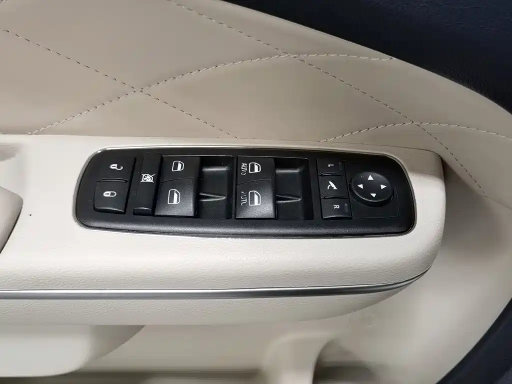 Chrysler 300C 2016 3.0L