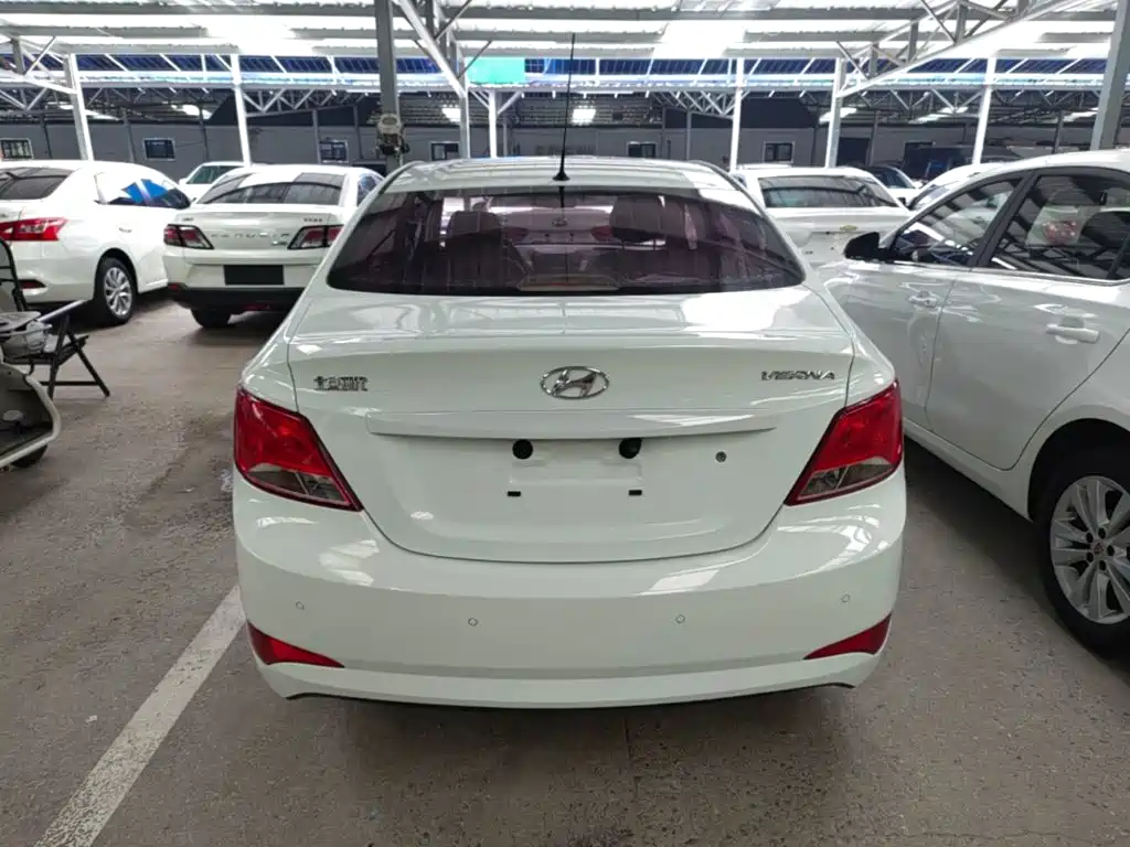 Hyundai Verna — миниатюра 6