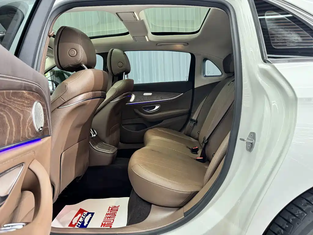 Mercedes-Benz E-Class — миниатюра 8