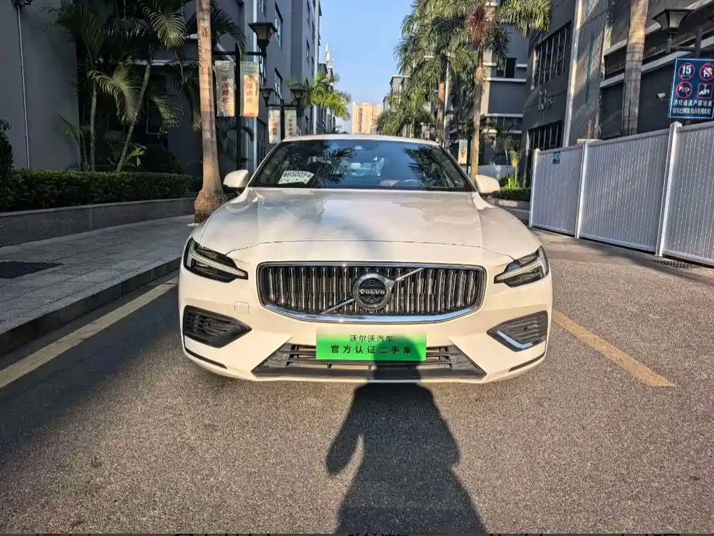 Volvo S60 PHEV — миниатюра 2