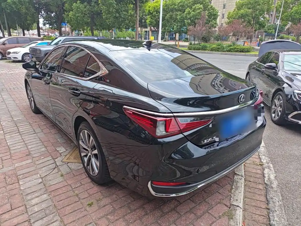 Lexus ES — миниатюра 5