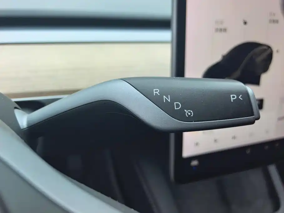 Tesla Model 3 — миниатюра 16