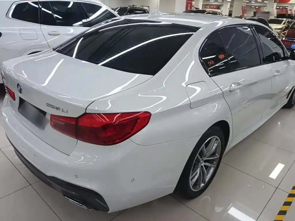 BMW 5 Series — миниатюра 7