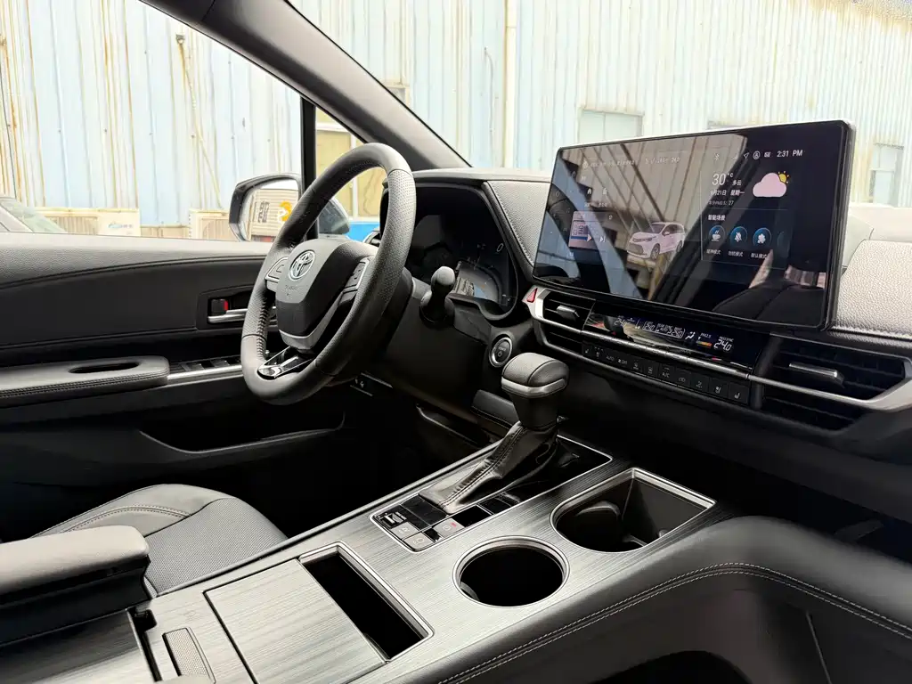 Toyota Sienna — миниатюра 8