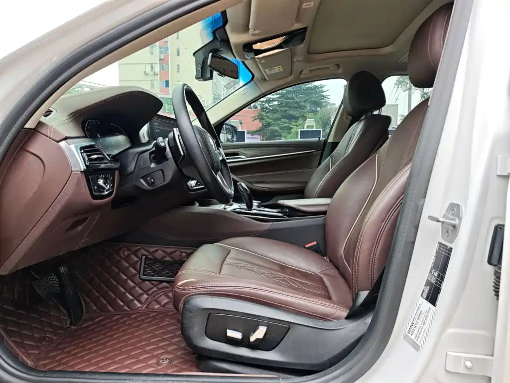 BMW 5 Series — миниатюра 11