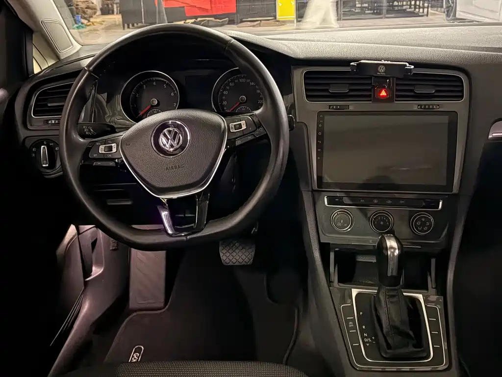 Volkswagen Golf 2018 230TSI AT Comfort