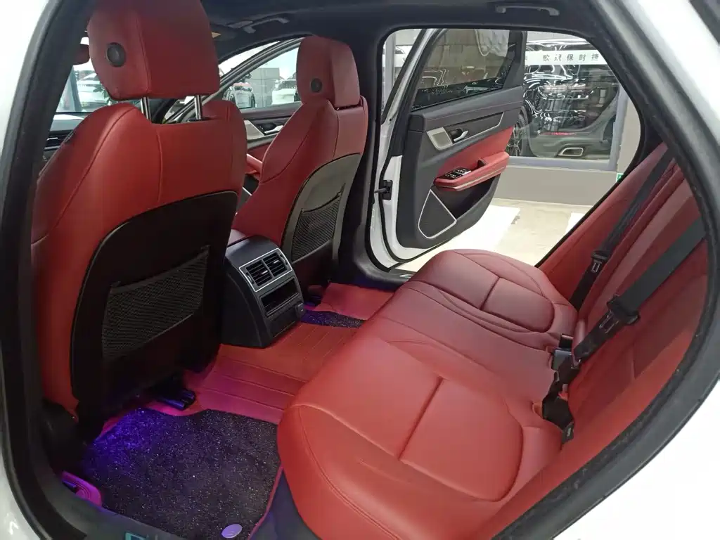 Jaguar XFL — миниатюра 6