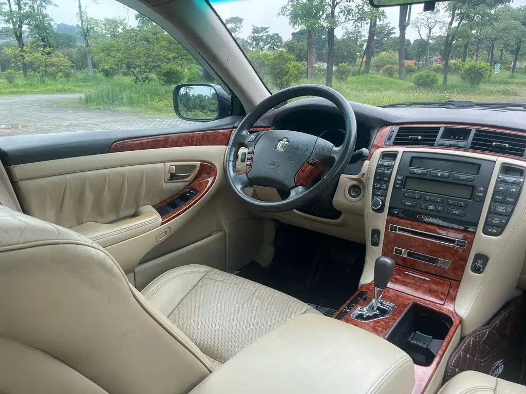 Toyota Crown — миниатюра 21