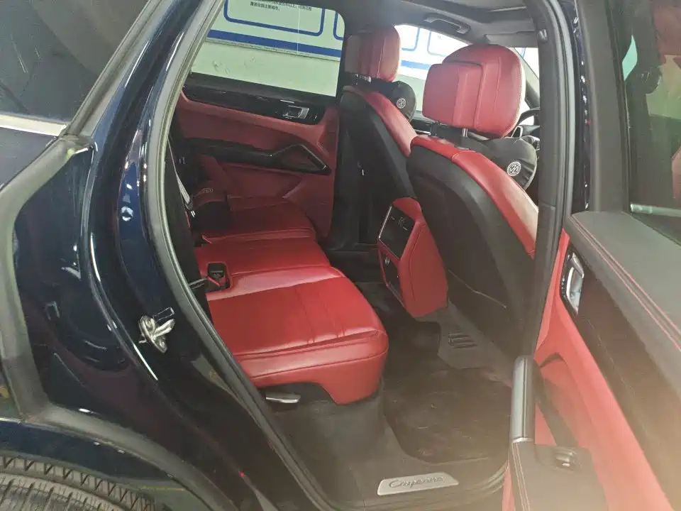 Porsche Cayenne — миниатюра 5
