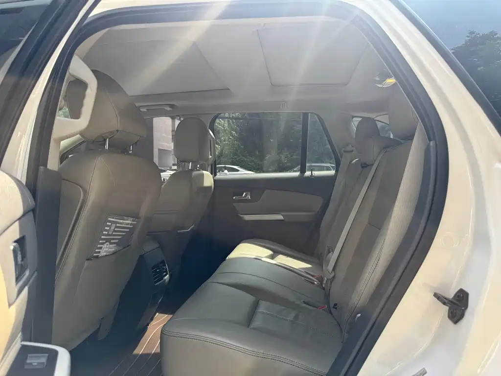 Ford Edge (Import) — миниатюра 6