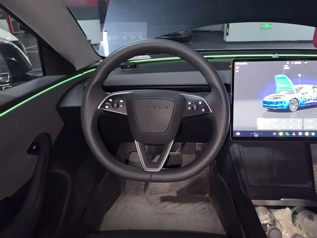 Tesla Model 3 — миниатюра 6