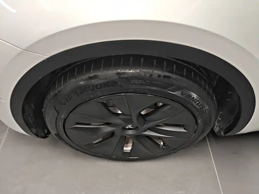 Tesla Model Y — миниатюра 23