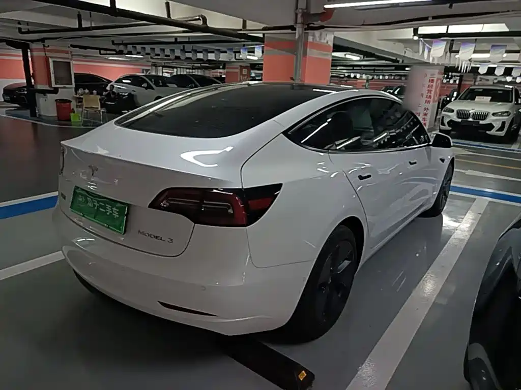 Tesla Model 3 — миниатюра 7