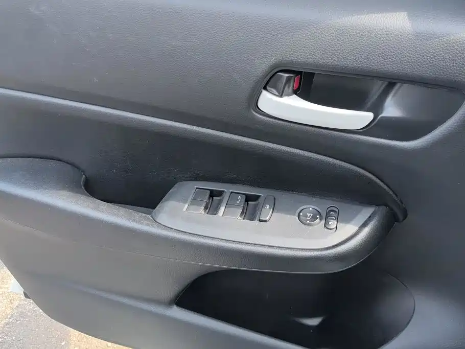 Honda Fit — миниатюра 7