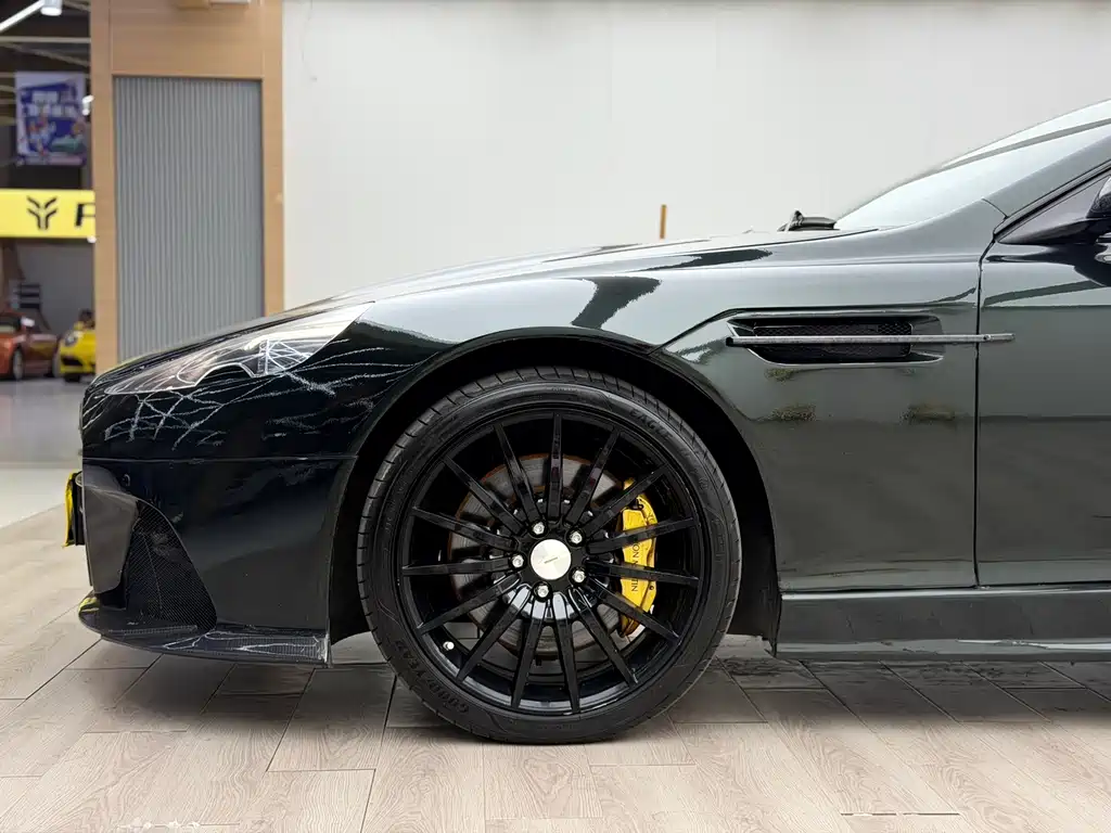 Aston Martin DB9 — миниатюра 10