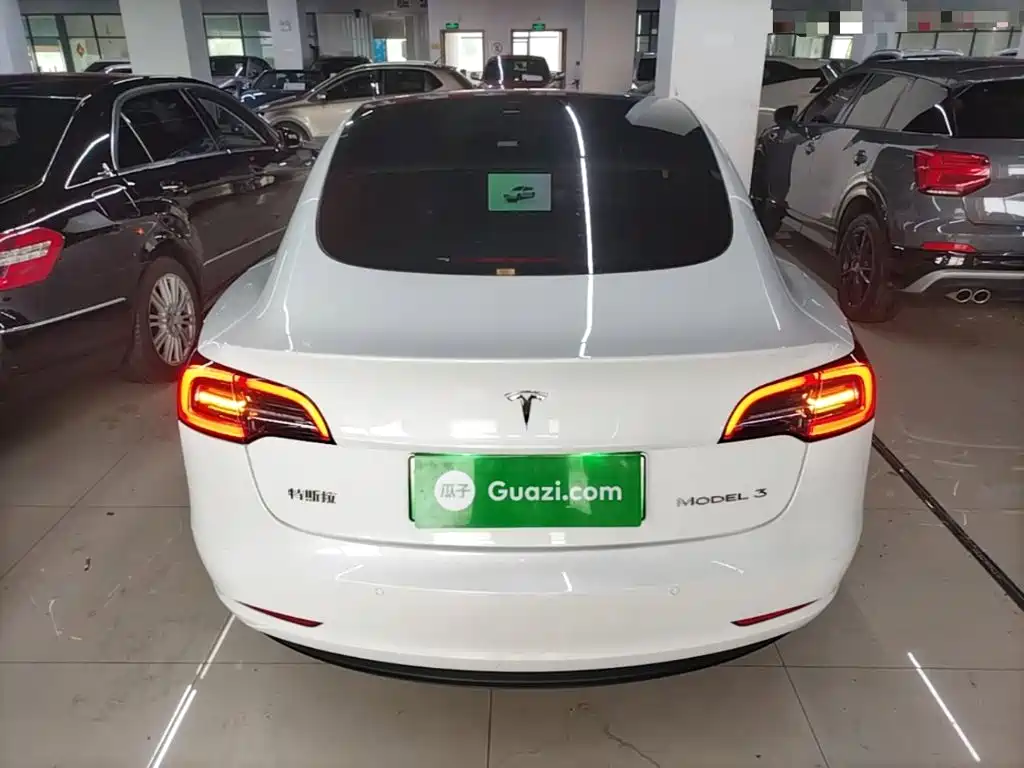 Tesla Model 3 — миниатюра 6