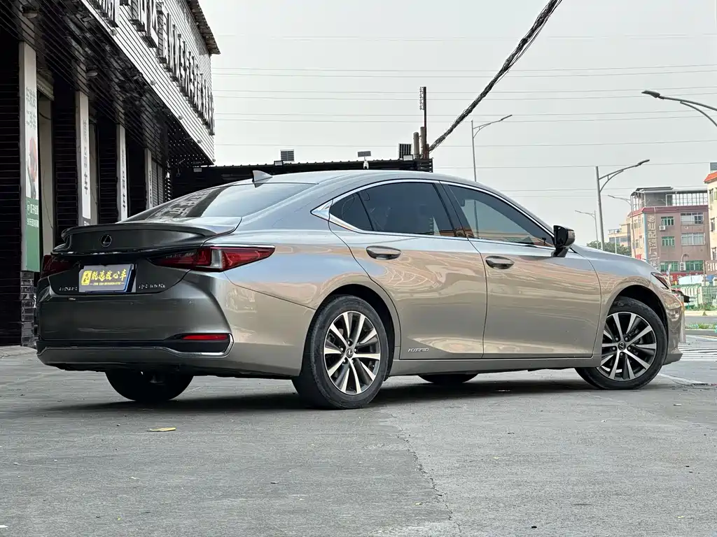 Lexus ES — миниатюра 4