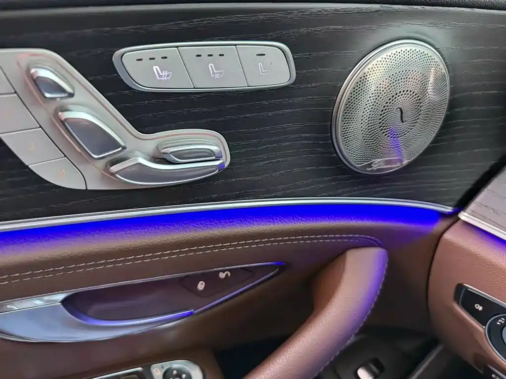 Mercedes-Benz E-Class — миниатюра 9