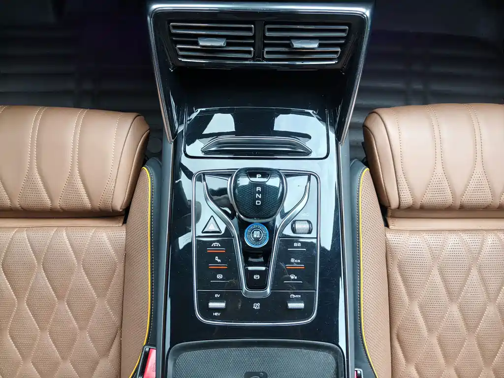 BYD Tang New Energy — миниатюра 17