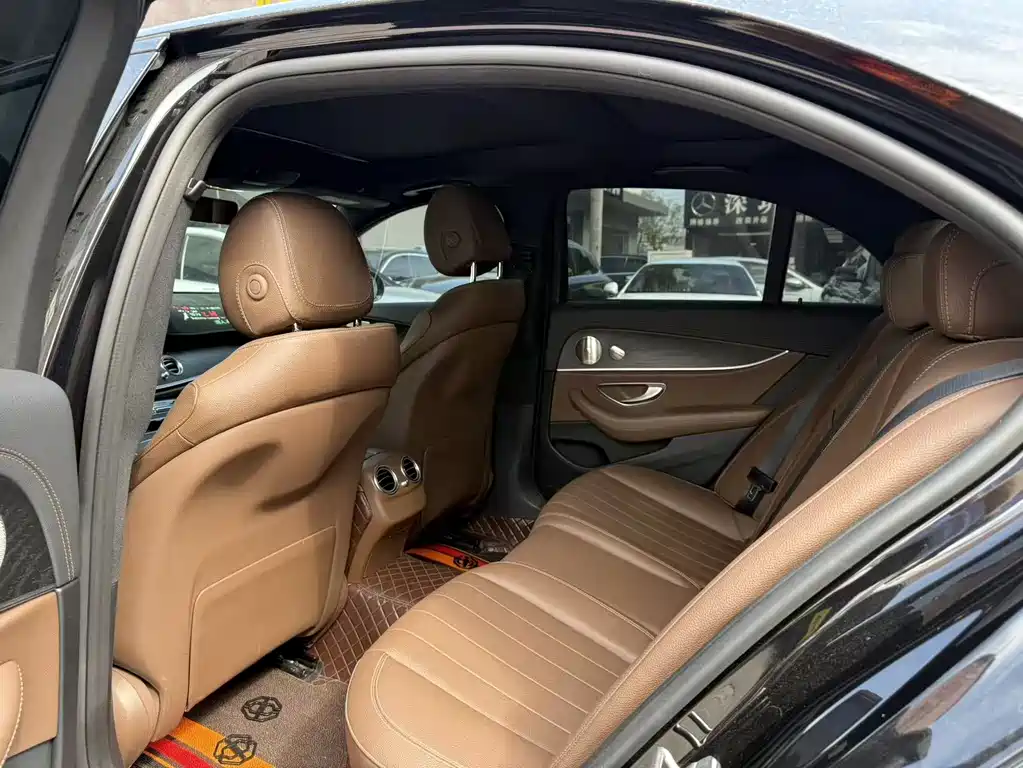 MERCEDES-BENZ E CLASS