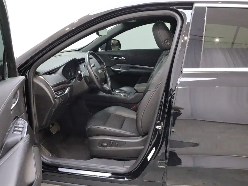 Cadillac XT4 — миниатюра 11