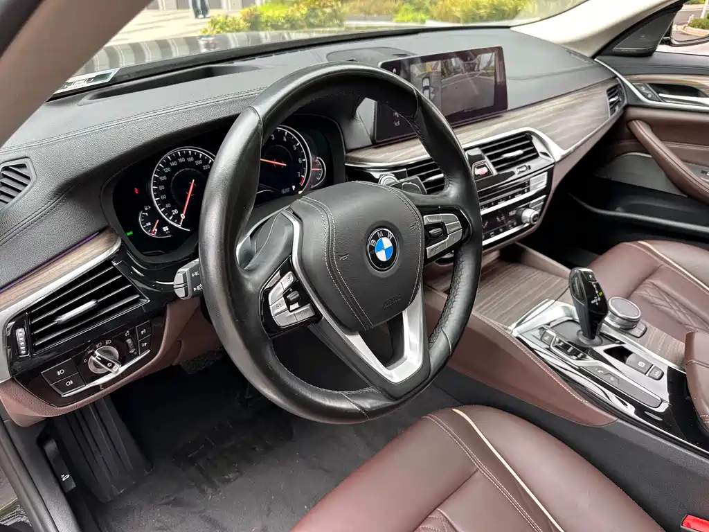 BMW 5 Series — миниатюра 14