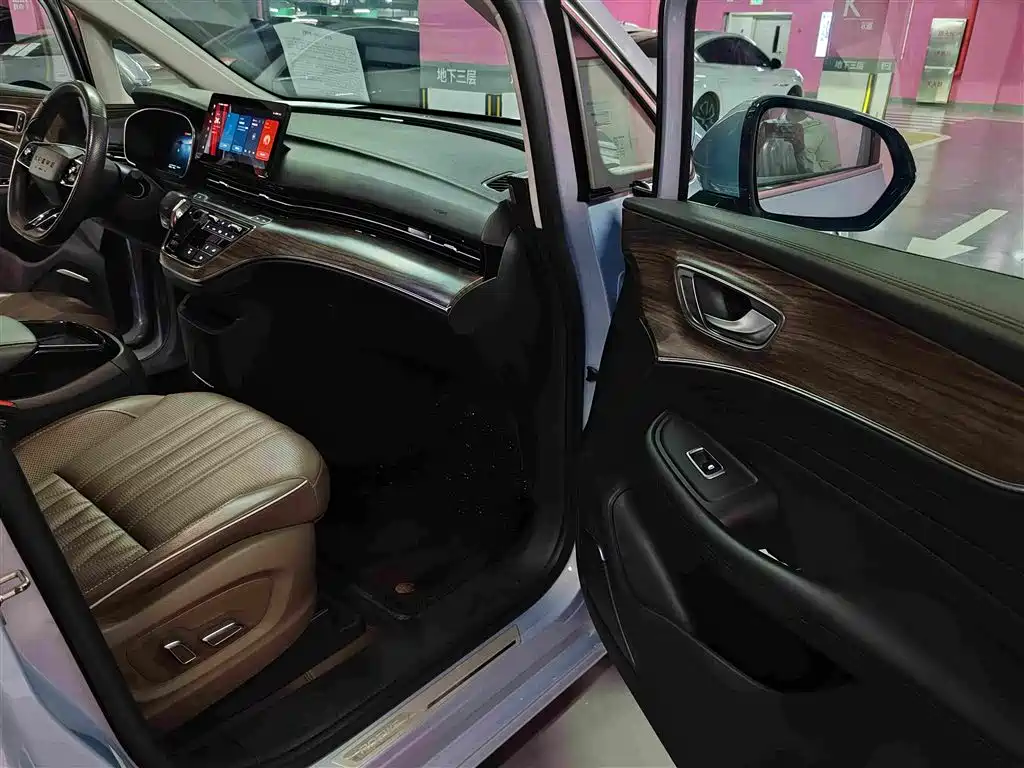 Roewe iMAX8 New Energy — миниатюра 11