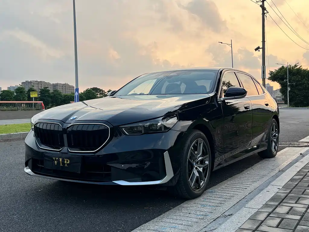2024 BMW 5er - zdjęcie 1 z 23