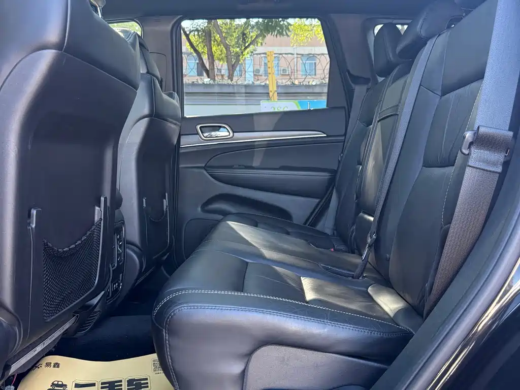 Jeep Grand Cherokee (Import) — миниатюра 14
