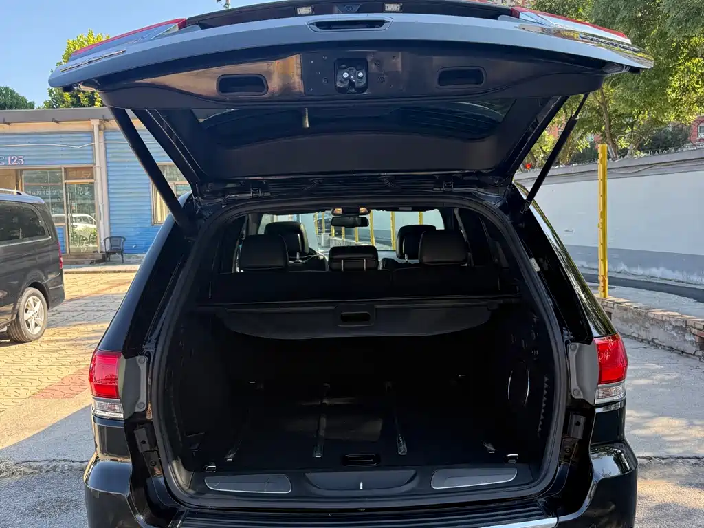 Jeep Grand Cherokee (Import) — миниатюра 25