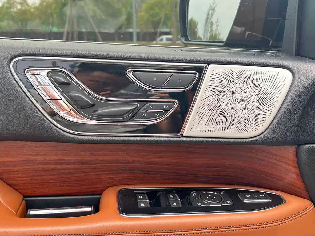 Lincoln Navigator — миниатюра 5