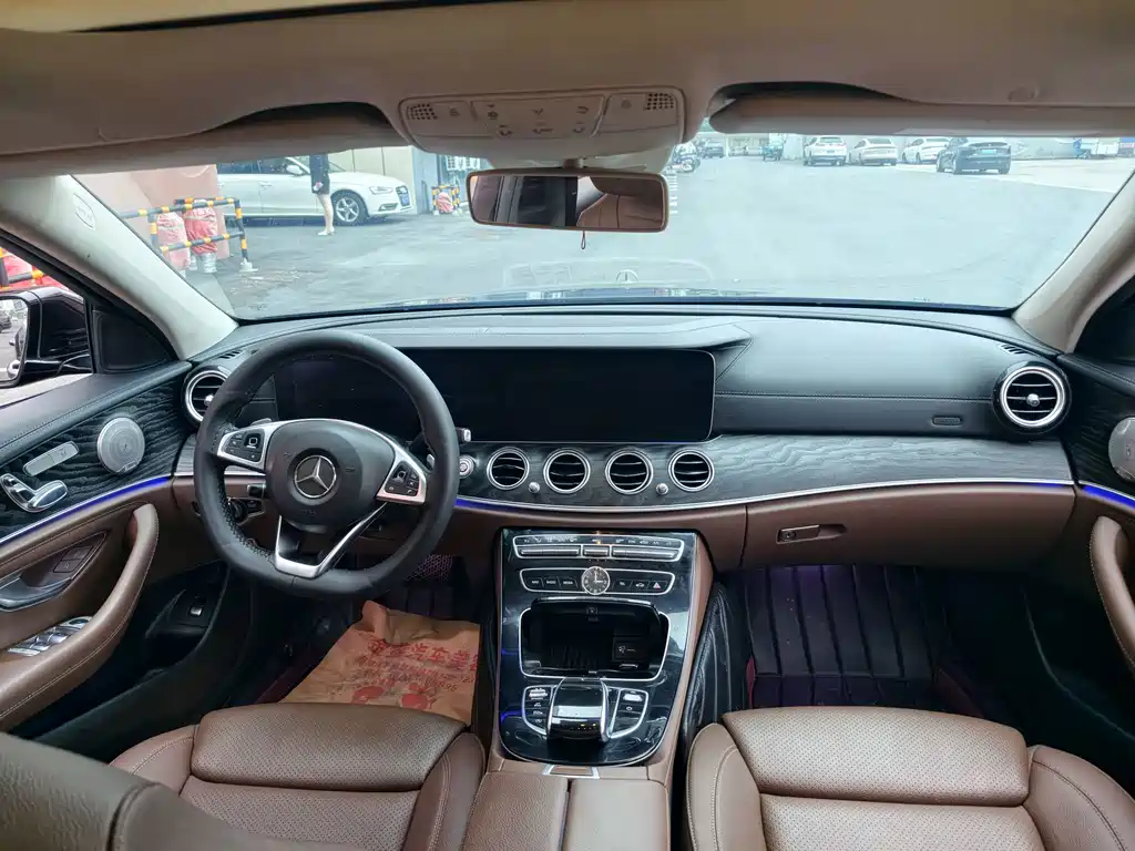 Mercedes-Benz E-Class — миниатюра 6