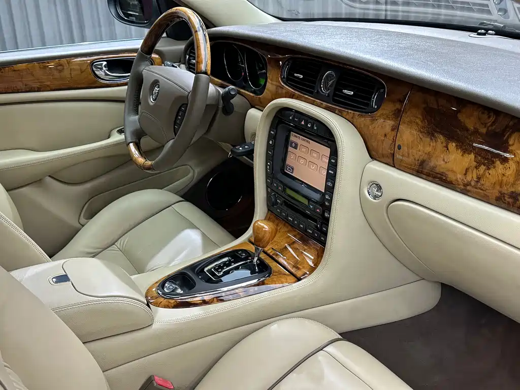 Jaguar XJ — миниатюра 31