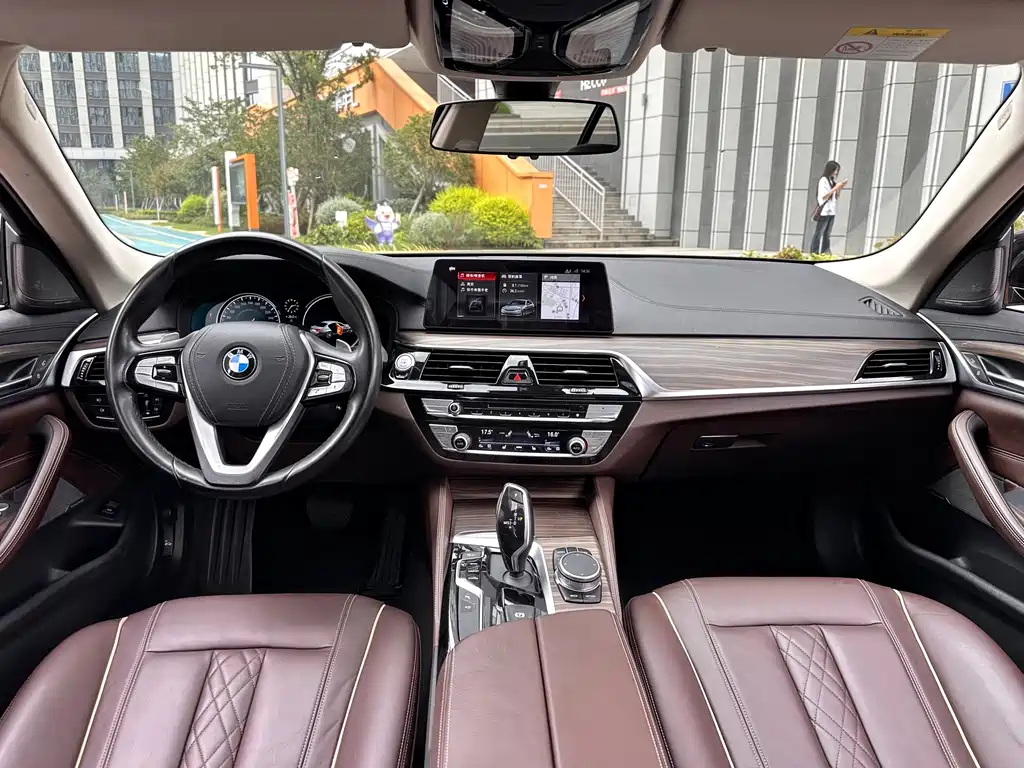 BMW 5 Series — миниатюра 19