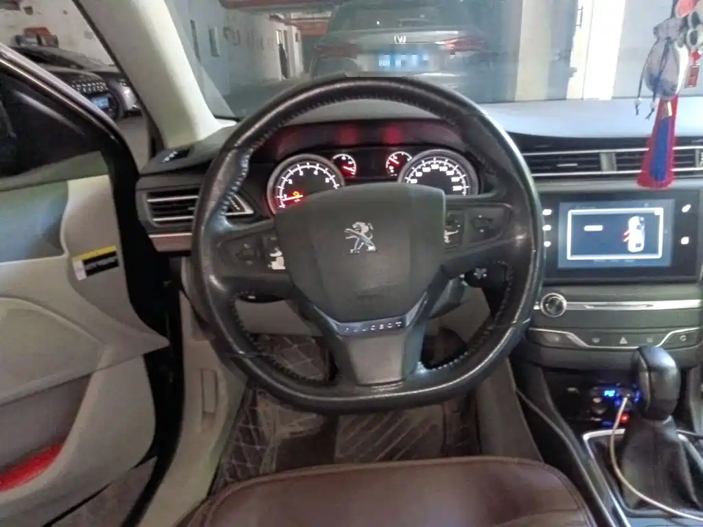 Peugeot 408 — миниатюра 11