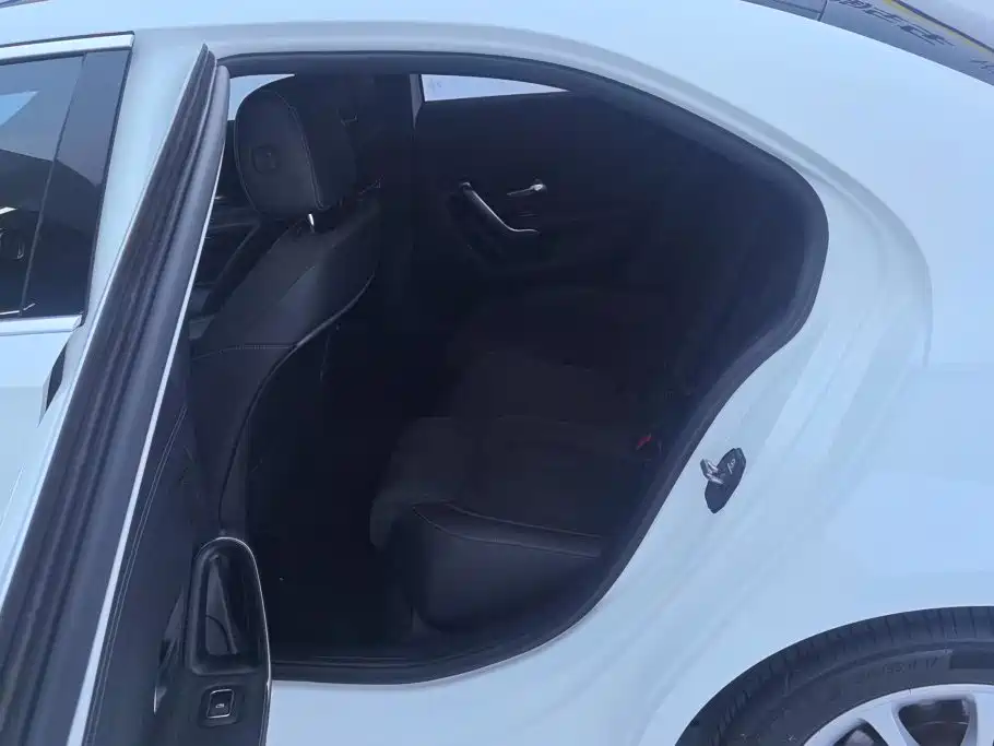 Mercedes-Benz A-Class — миниатюра 11
