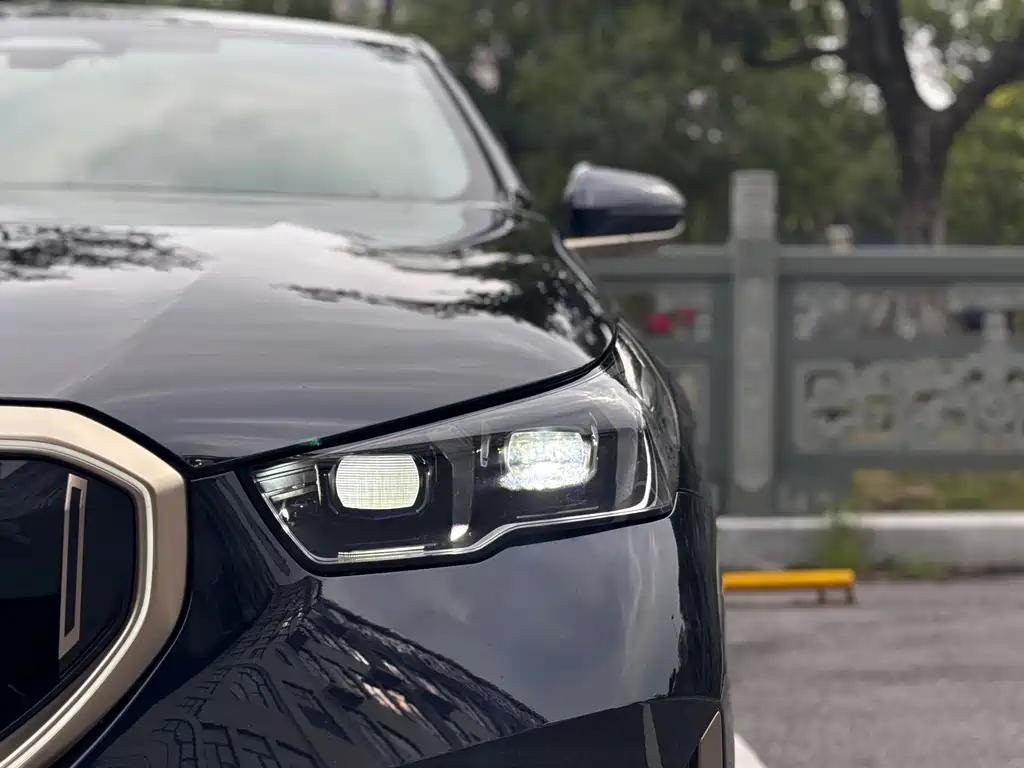 BMW 5 Series — миниатюра 6