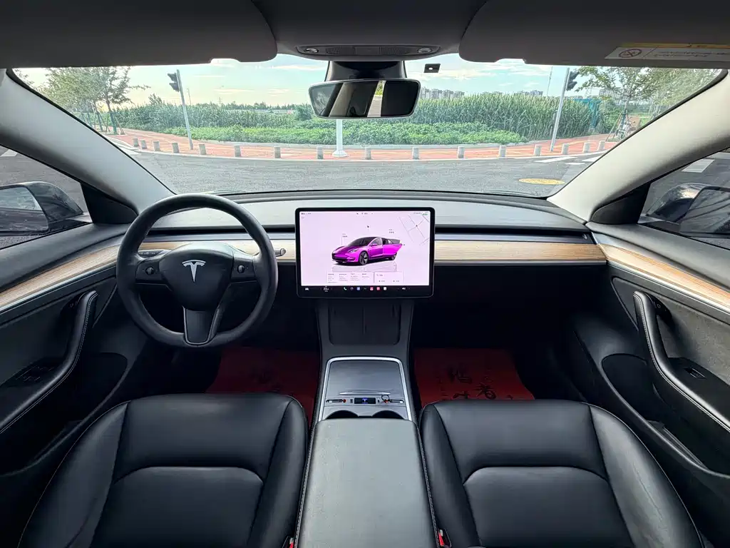 Tesla Model 3 — миниатюра 5