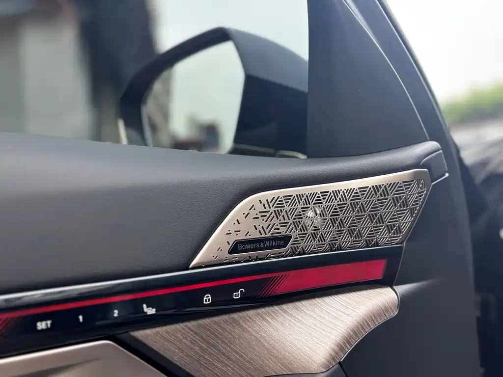 BMW 5 Series — миниатюра 13