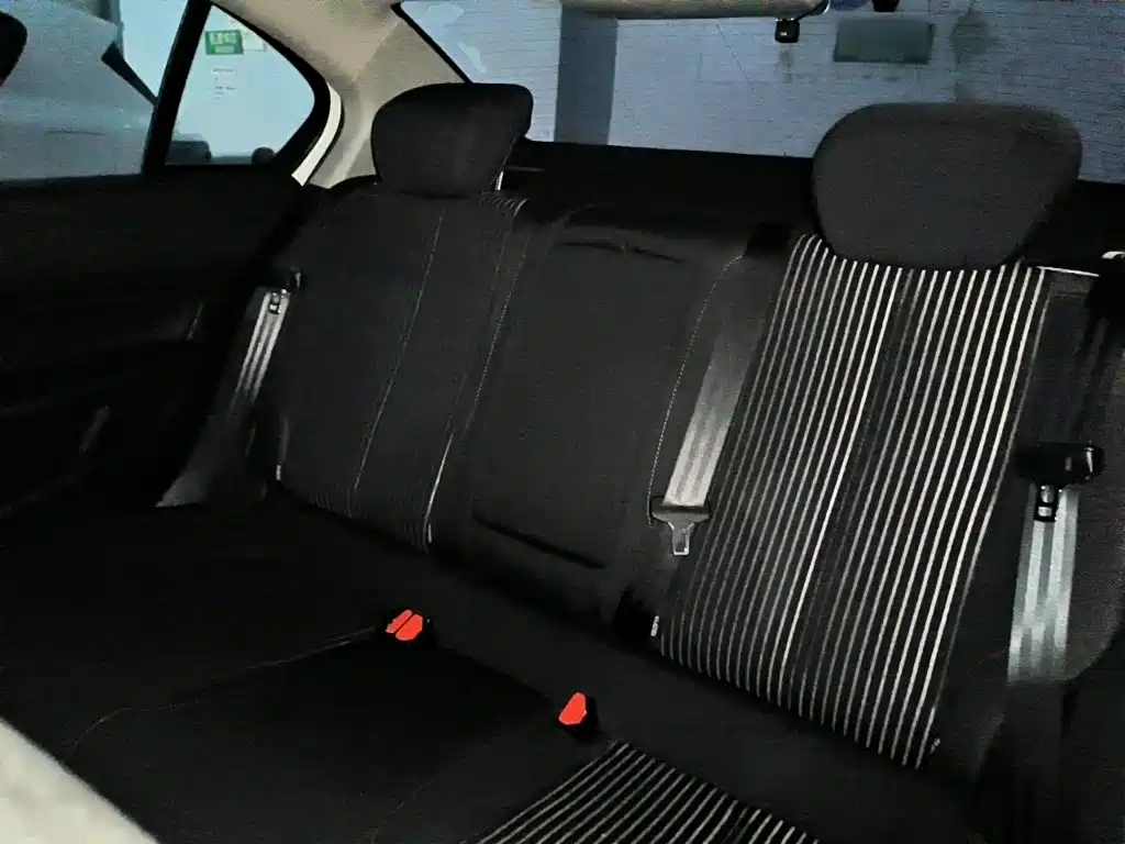 Peugeot 408 — миниатюра 15