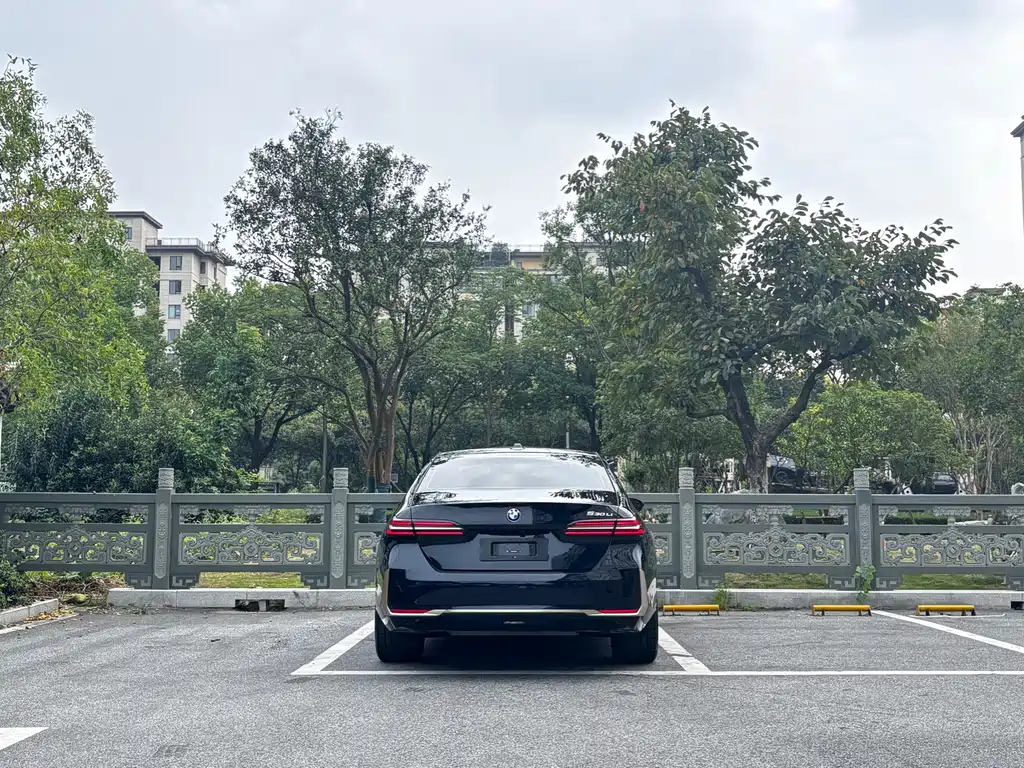 BMW 5 Series — миниатюра 5