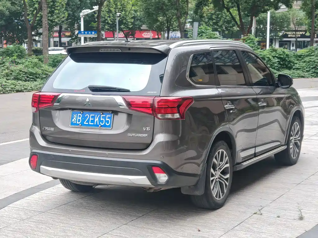 Mitsubishi Outlander — миниатюра 9