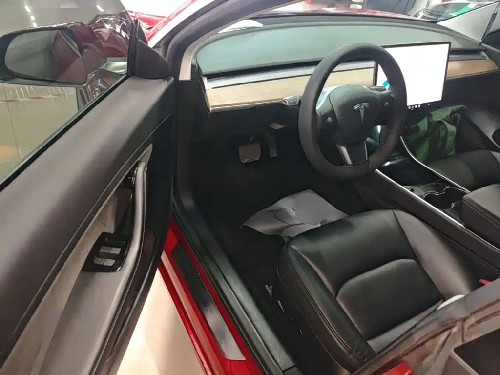 Tesla Model 3 — миниатюра 16