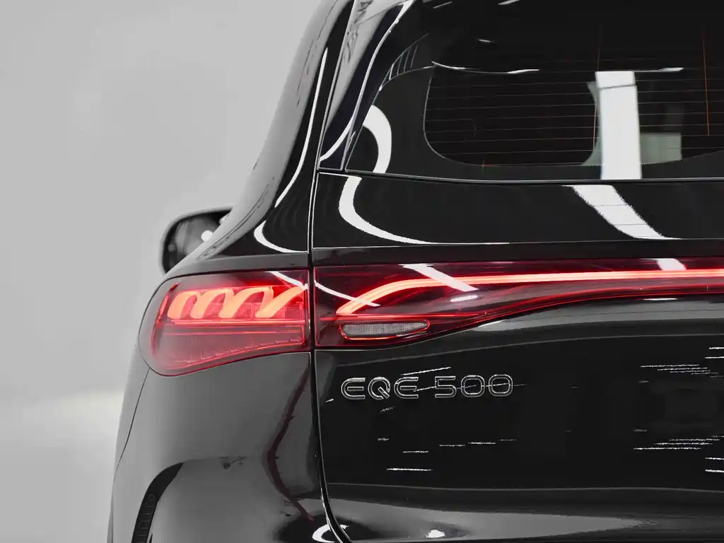 MERCEDES-BENZ EQE SUV