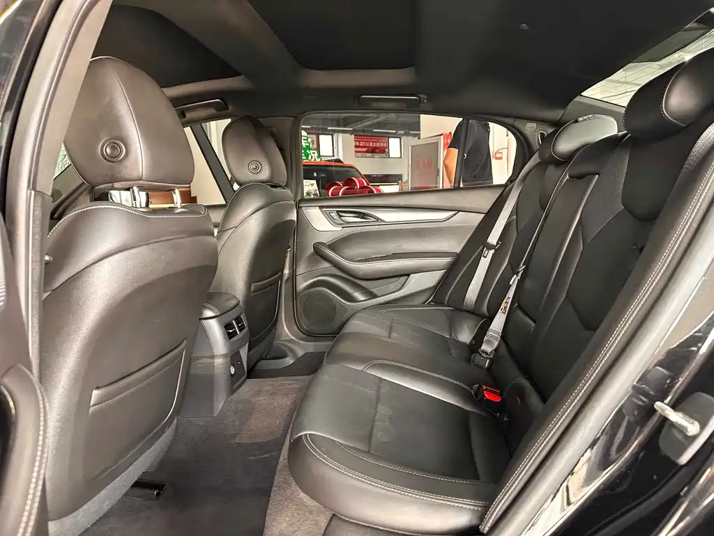 Cadillac CT5 — миниатюра 7