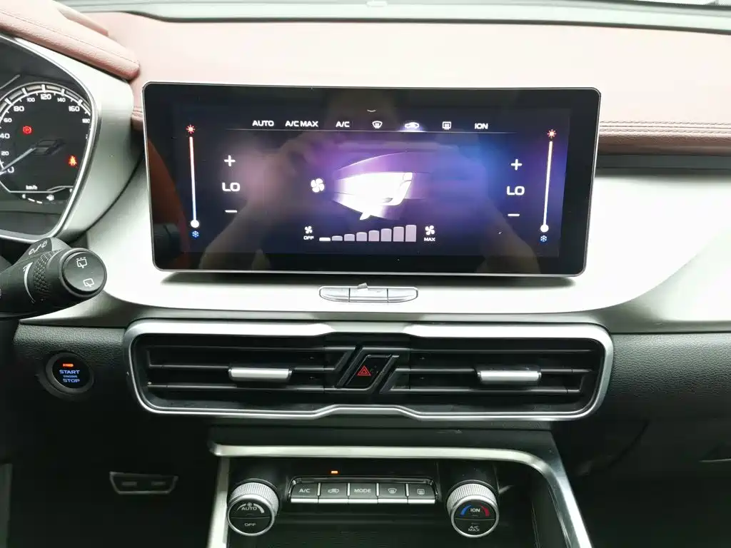Geely Binyue — миниатюра 12